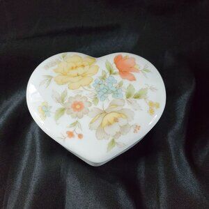 VTG TAKAHASHI Heart Shape Floral Porcelain Trinket/Jewelry Box Made In Japan